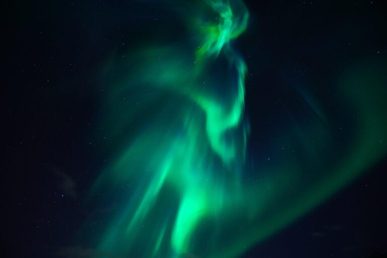 “Unbelievable Sights Above”: This Solar Phenomenon Transforms French Skies Into a Dazzling Light Show (and It’s Closer Than You Think)